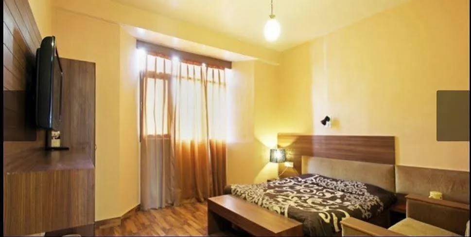 Itsy Hotels Crystal Palace With Valley View Shimla
