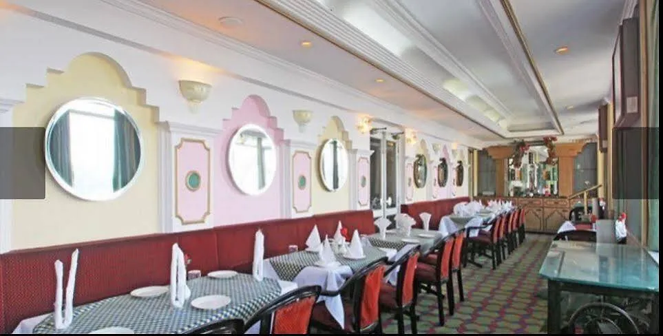 Itsy Hotels Crystal Palace With Valley View Shimla